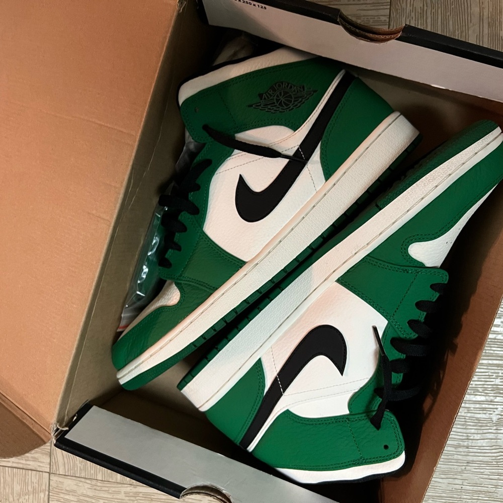 COPY - Air Jordan 1 MID SE